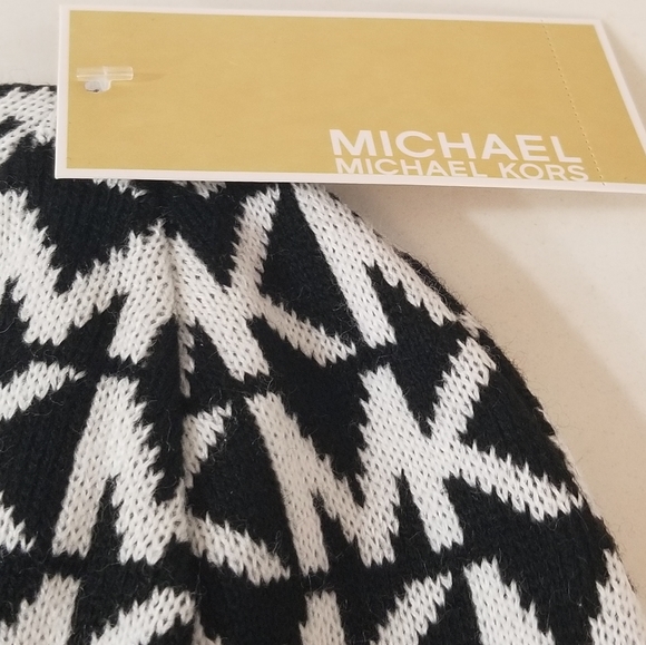 NWT! MICHAEL KORS BLACK & WHITE CUFF KNIT HAT WOMEN'S BEANIE MK LOGO - Picture 3 of 6